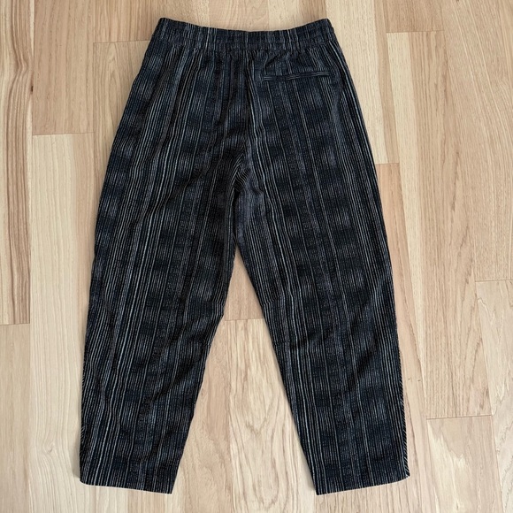 Athleta Arrival Crop Striped Balloon pants Size 8 Zipper Pockets - Picture 14 of 14